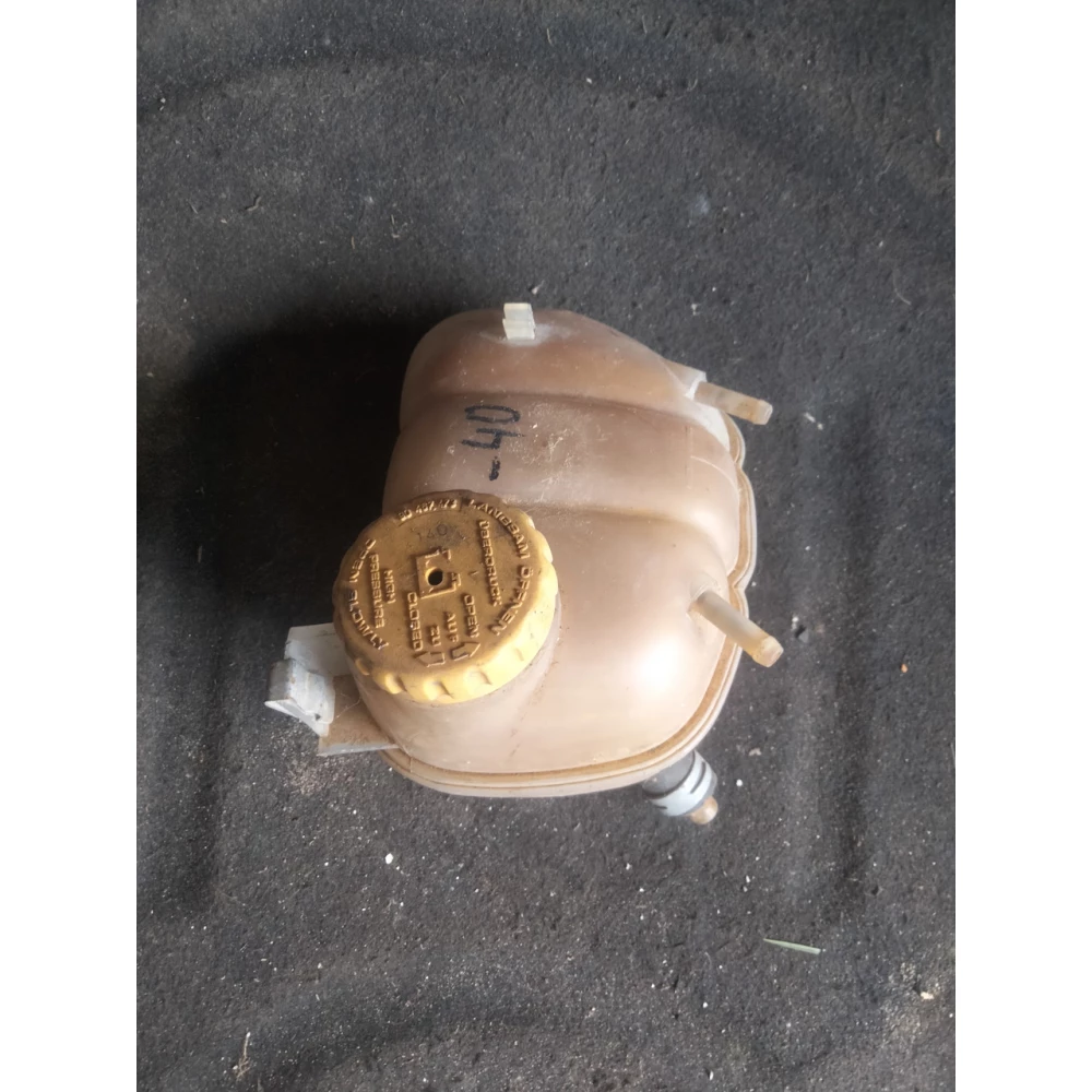 90499767 расширительный бачок системы охлаждения Opel Vectra B