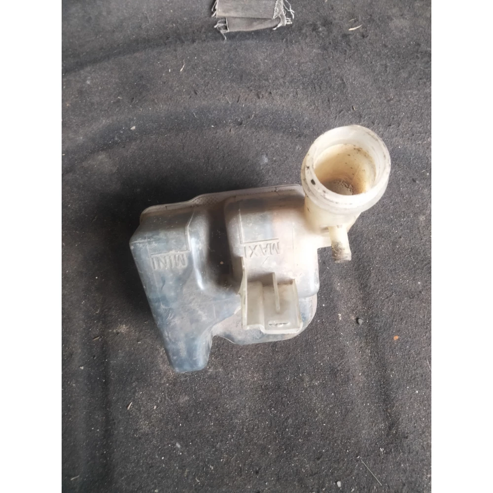 8200447047 расширительный бачок системы охлаждения Renault Laguna 2