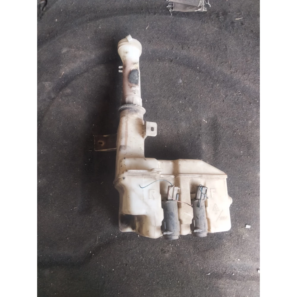 860142077 бачок омывателя лобового стекла Mazda premasy