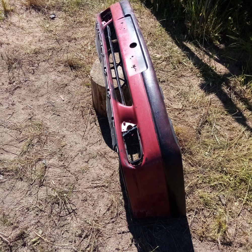 Передний бампер Seat Toledo код 7700821502