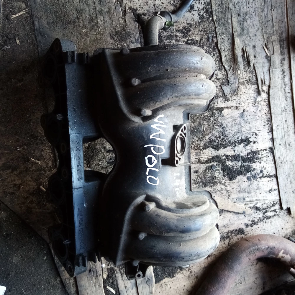 Впускной колектор VW Polo 1.4 030129711BC