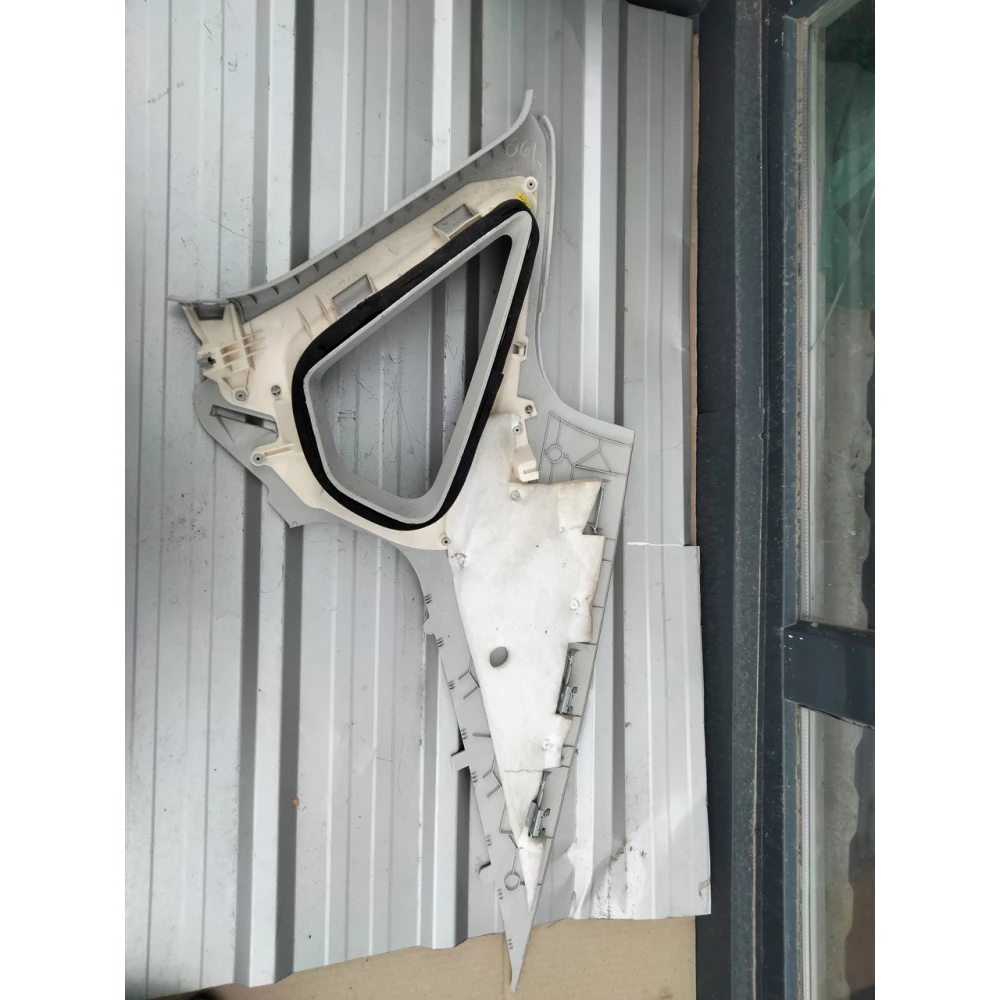 Обшивка стойки задней левой и правой верхняя VOLKSWAGEN PASSAT B7 USA  561-867-287-C , 561-867-288-C