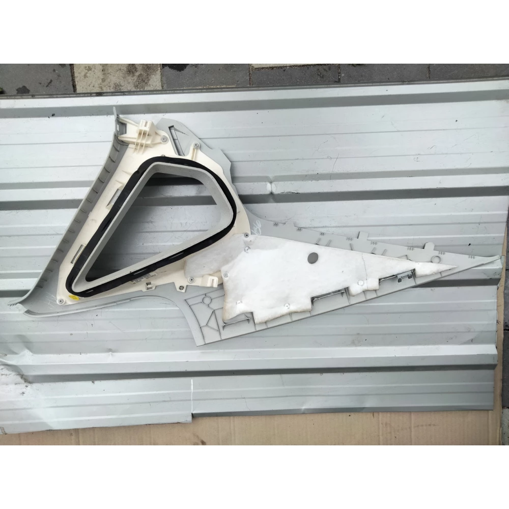 Обшивка стойки задней левой и правой верхняя VOLKSWAGEN PASSAT B7 USA  561-867-287-C , 561-867-288-C