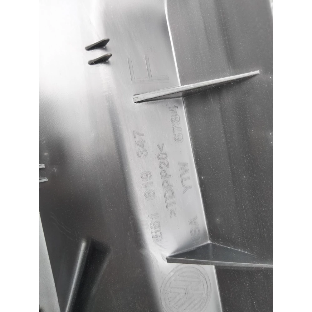 Воздуховод салона торпедо лобового стекла VW Passat B7 usa 561-819-347