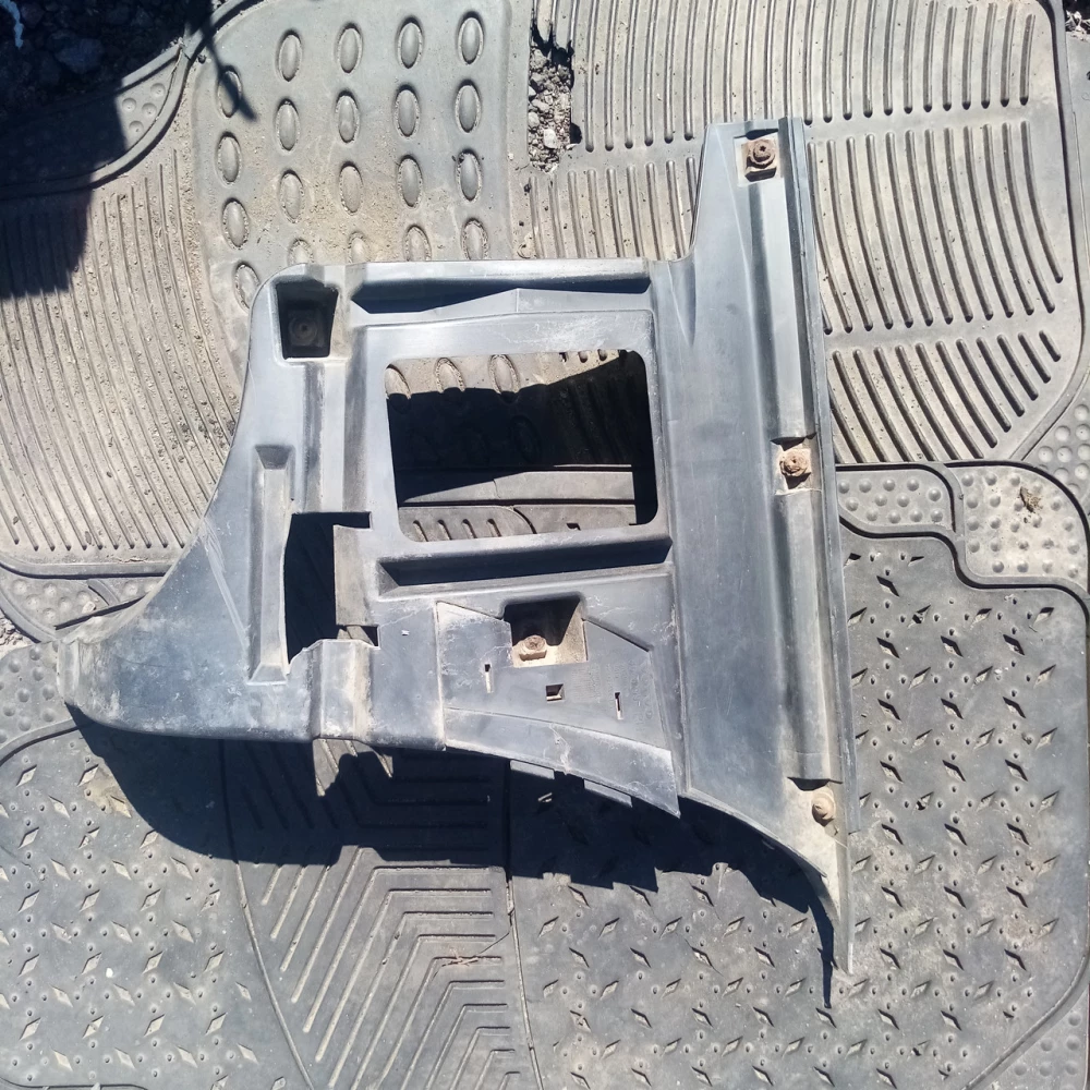 Правое крипление бампера Volvo s 80 8648198R