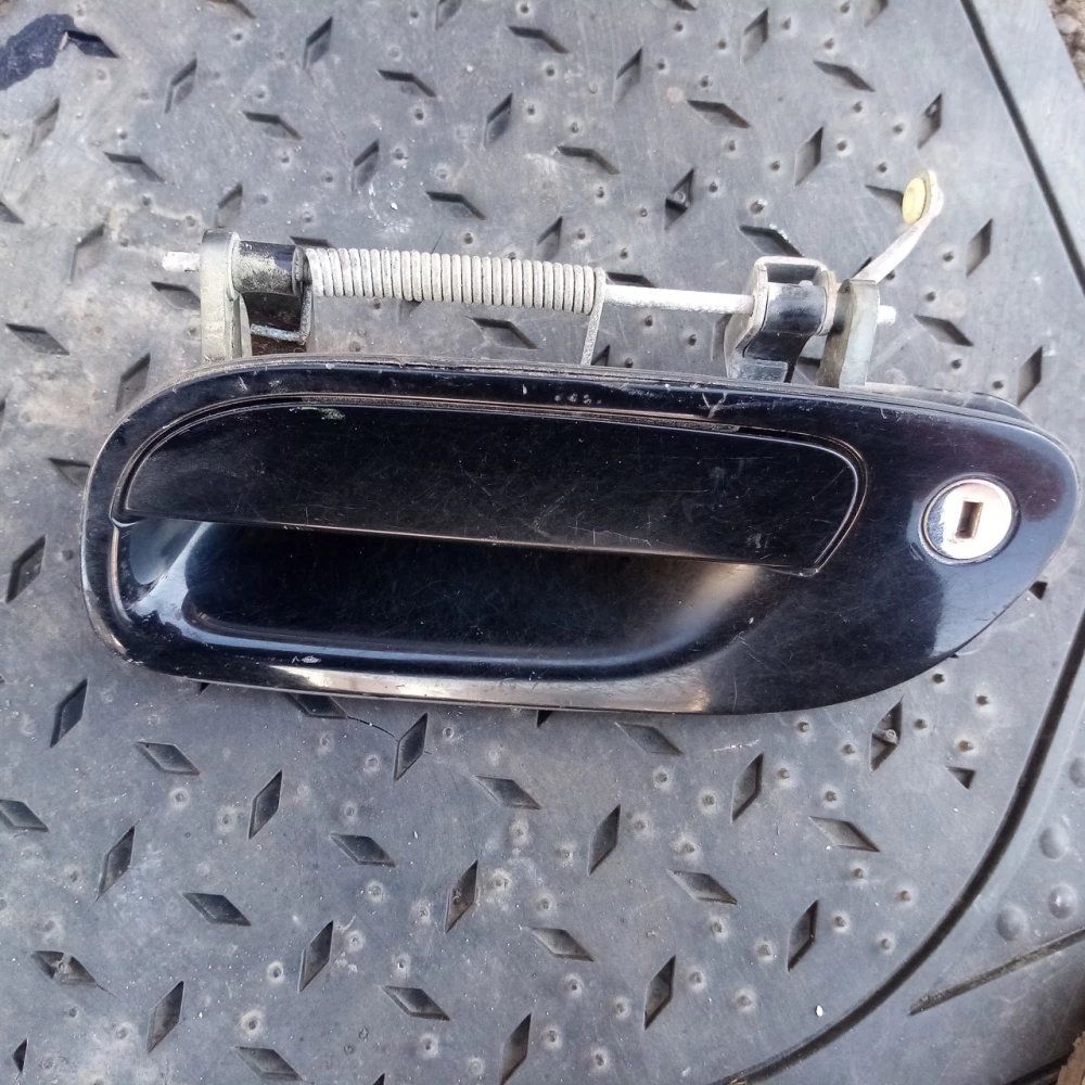 Передняя левая наружня я ручка двери Volvo s 60