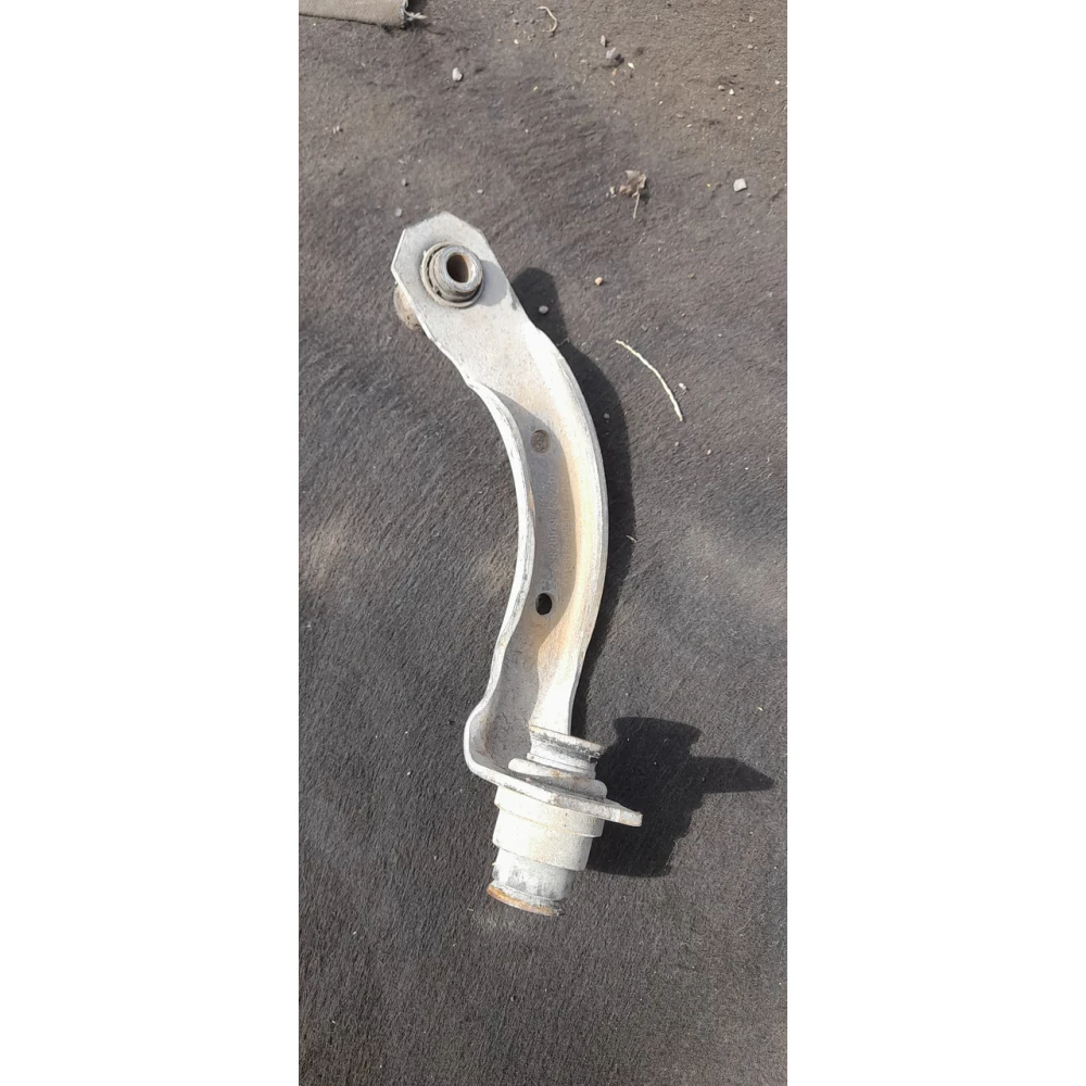 8200197452 D кронштейн крепления подрамника передний правый Renault Megane 2 Scenic 2