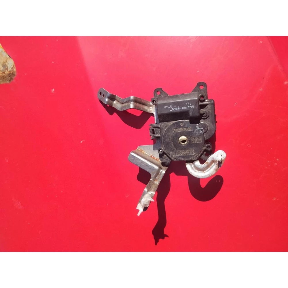 Моторчик заслонки печки Subaru Outback BP 2006–2009 063700-8860 Denso