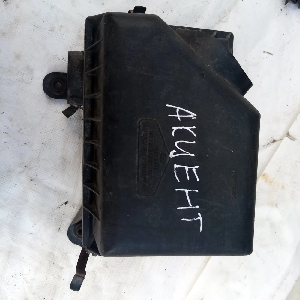 Корпус воздушного фильтра  Hyundai Accent 2000год 1,3 бензин