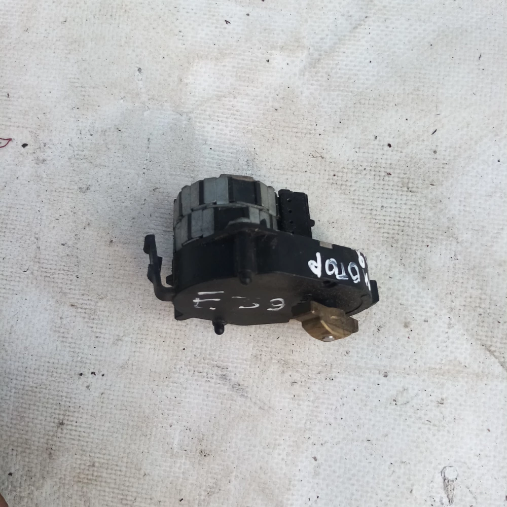 Моторчик обогревателя BMW E 39 8363798
