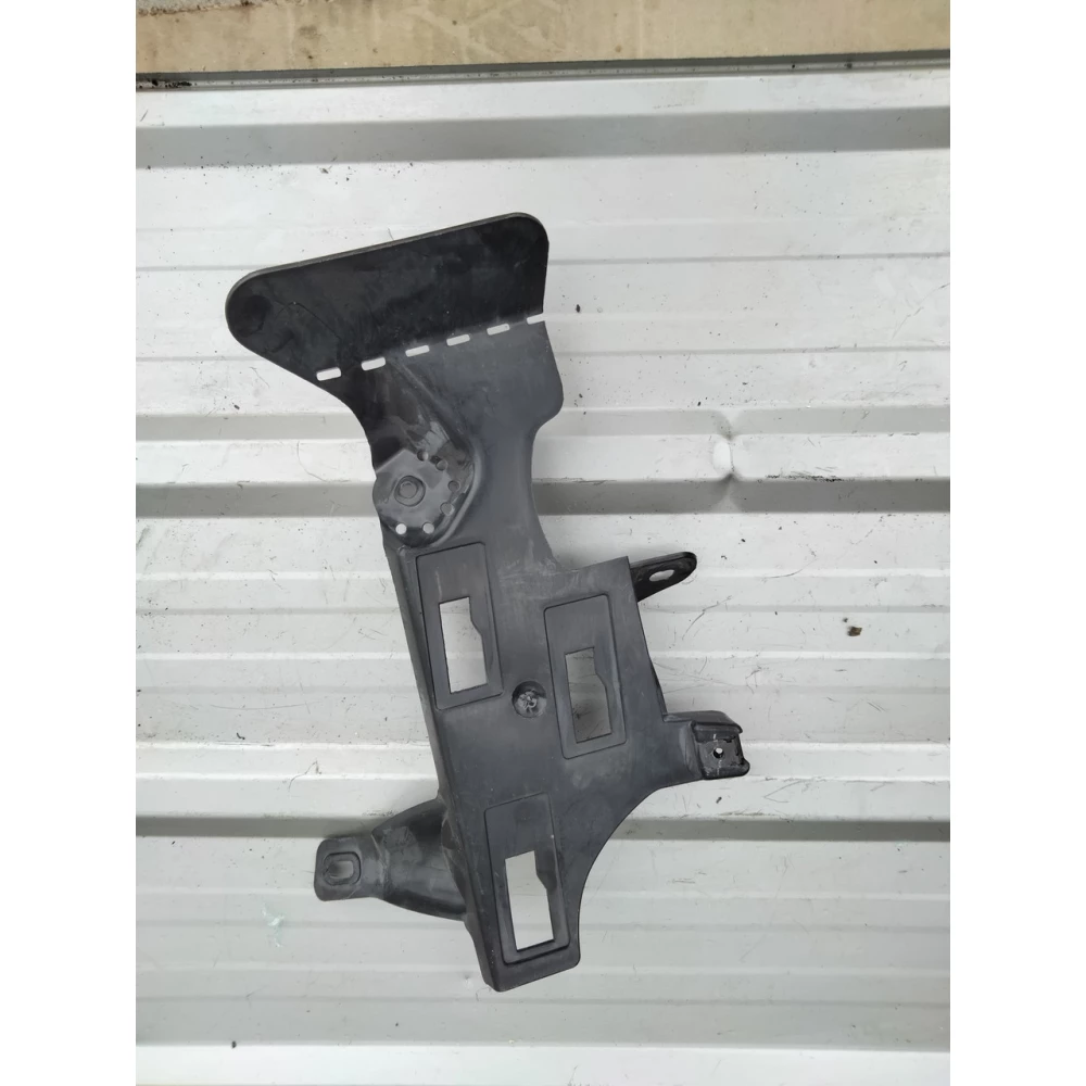 Кронштейн накладки отдыха ноги VW Passat b7 USA 5C1-864-767-B