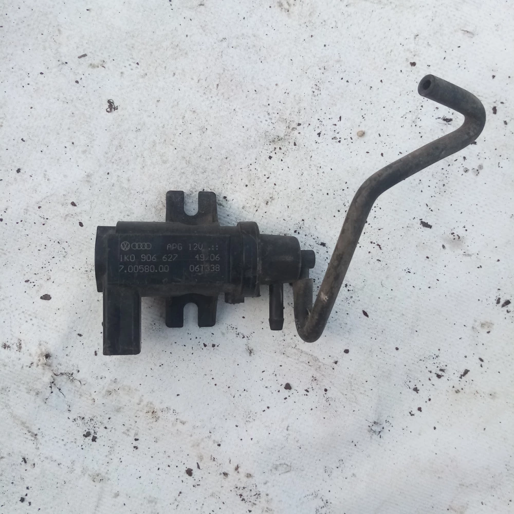 Клапан эгр Аudi Volkswagen 1KO906627