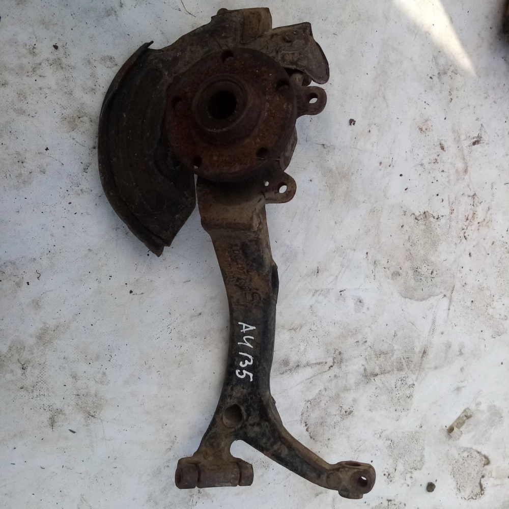 Поворотный кулак Audi A4B5 4D0407258