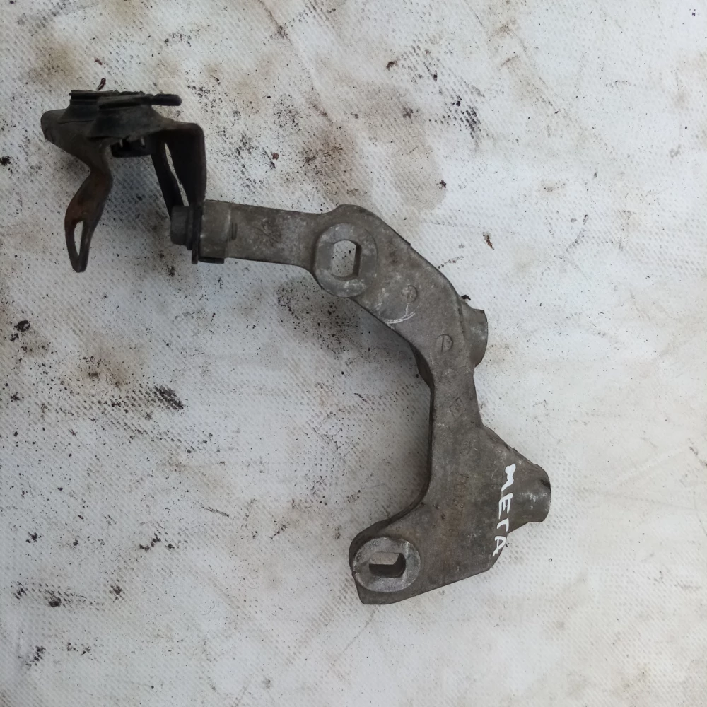 Кронштейн Рено Меган 2 7700875019