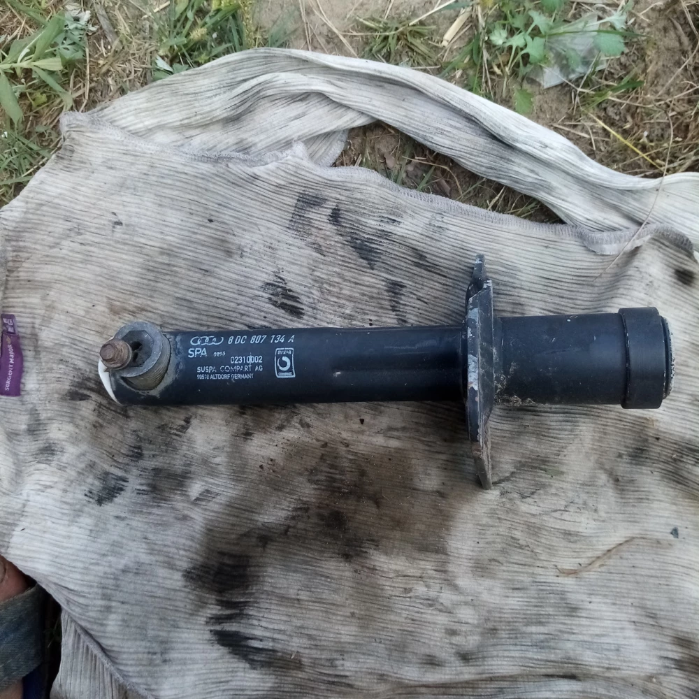 Кронштейн крипления бампера Audi A4B5