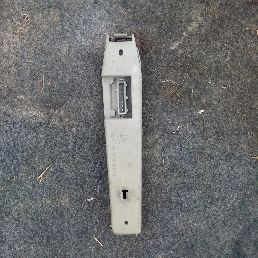 Плата левого фонаря Ford Escort 91АG13N004DA