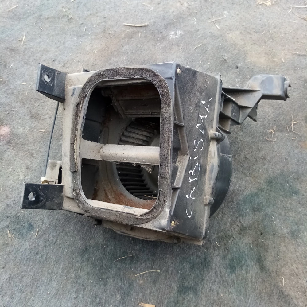 Моторчик печки Mitsubishi Carisma