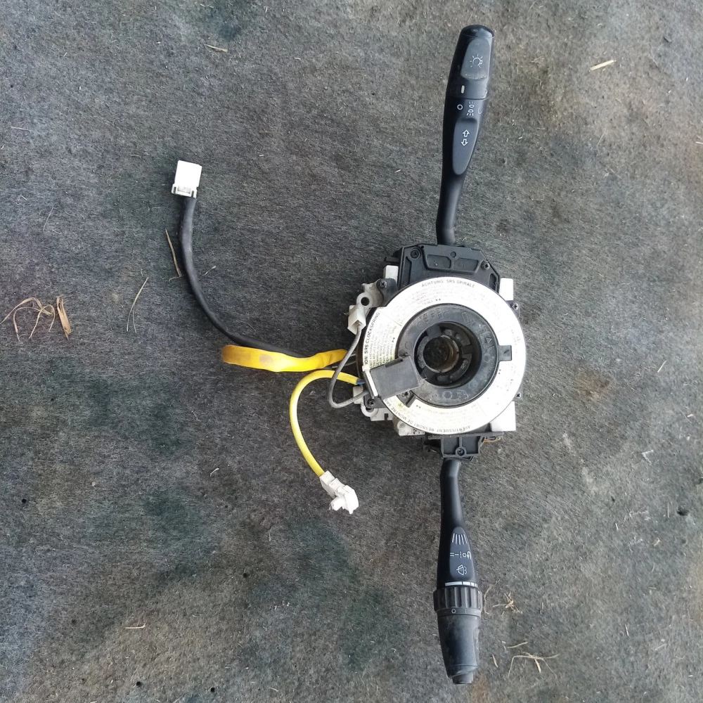 Подрулевой переключатель Mitsubishi Carisma