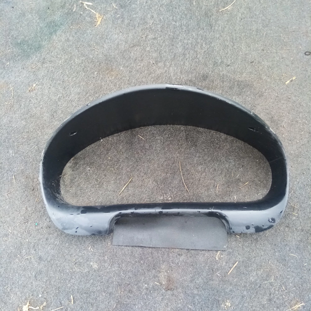 Пластик панели приборов Mitsubishi Carisma