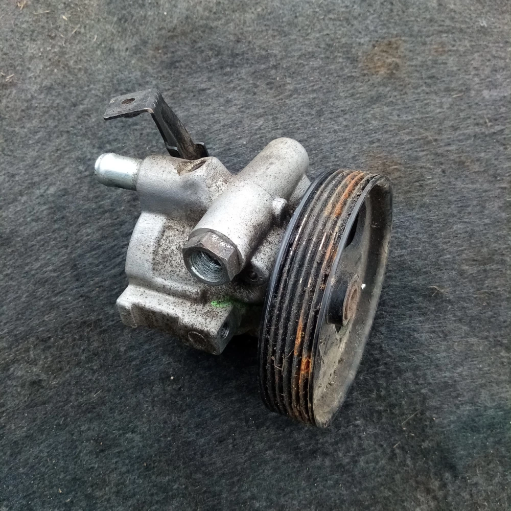 Насос Гур Mitsubishi Carisma