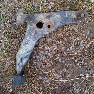 Изображение товара -  Правый рычаг Mitsubishi Carisma