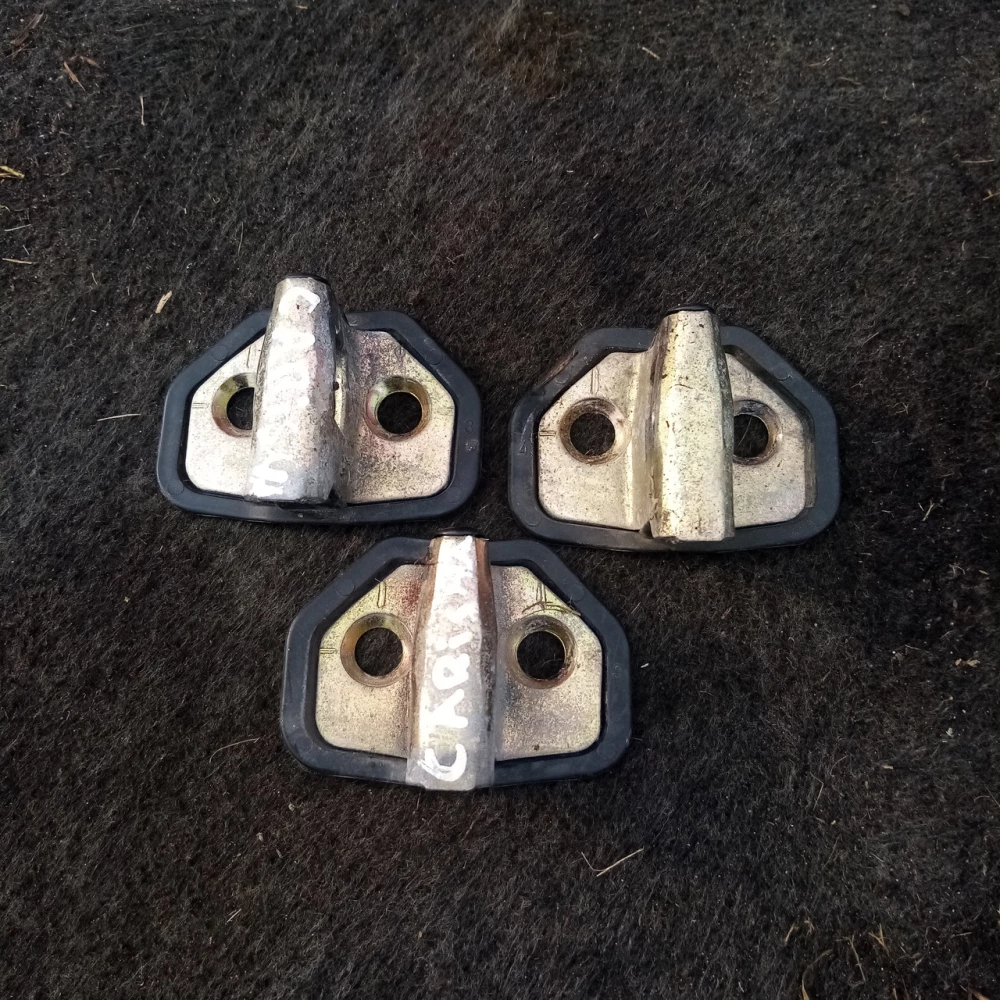 Замки дверей Mitsubishi Carisma