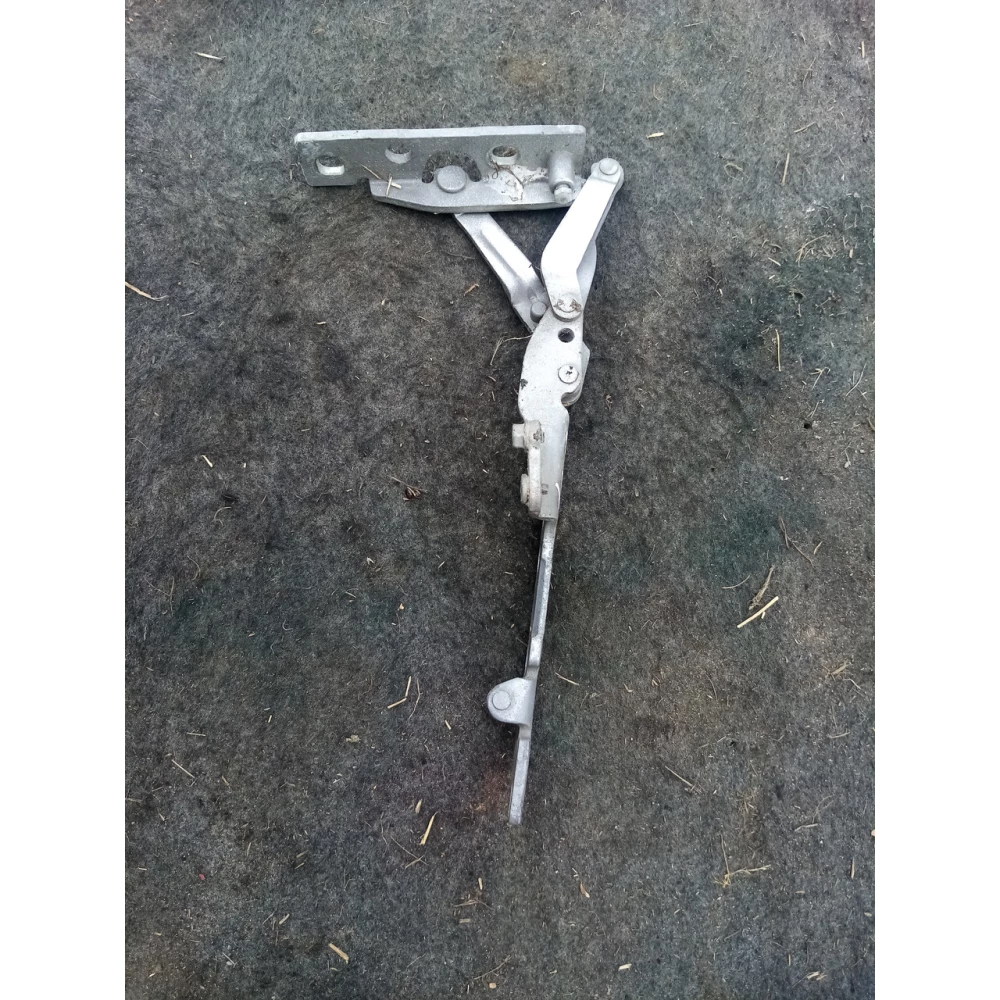 Левая петля капота BMW E 39