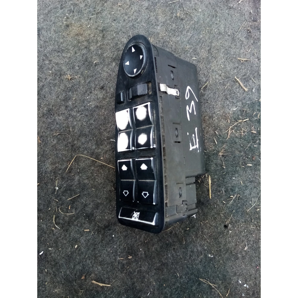 Блок управления стеклоподйомниками BMW E 39  61318380643