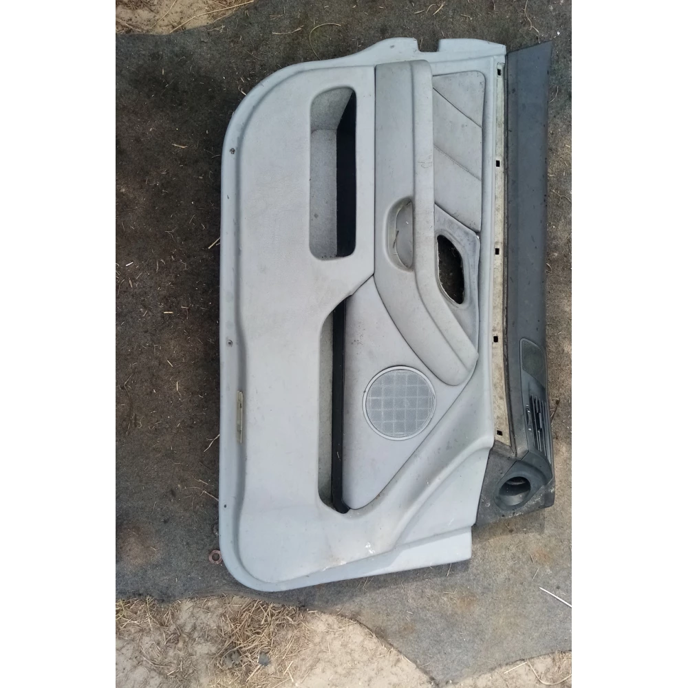 Передняя лева дверная карта BMW E39