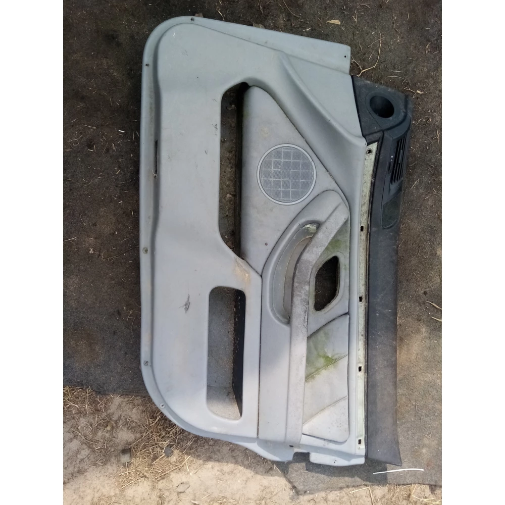 Передняя правя дверная карта BMW E39