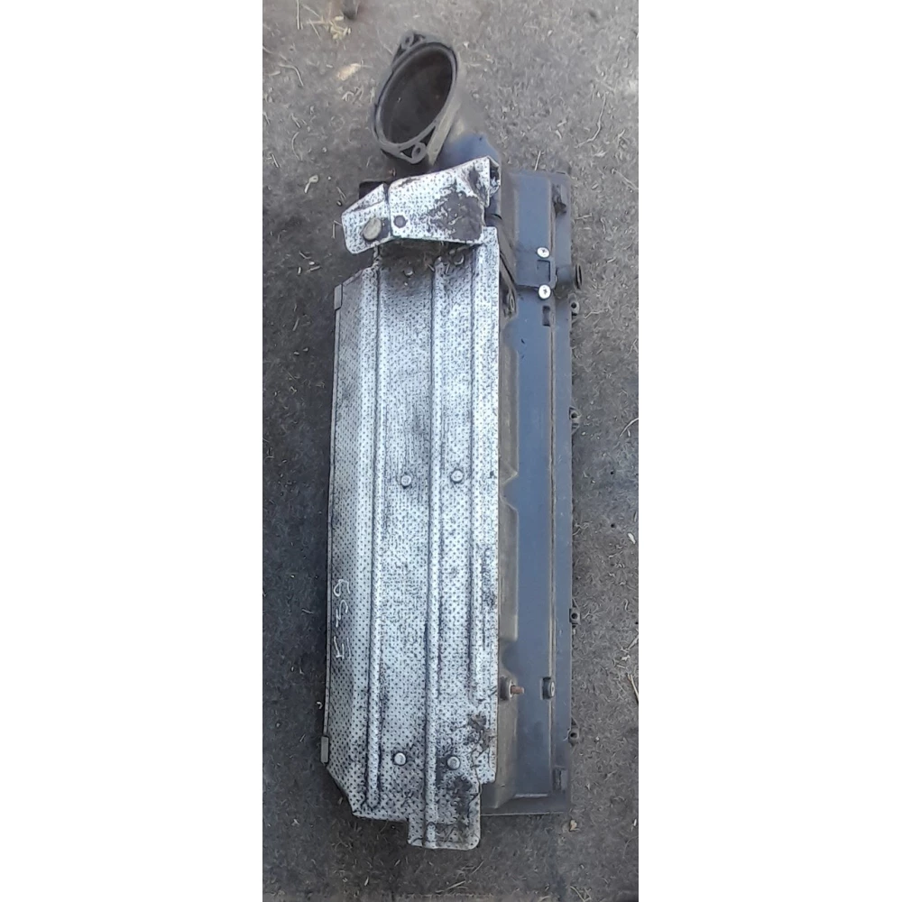 Корпус воздушного фильтра  BMW E39  137122463869