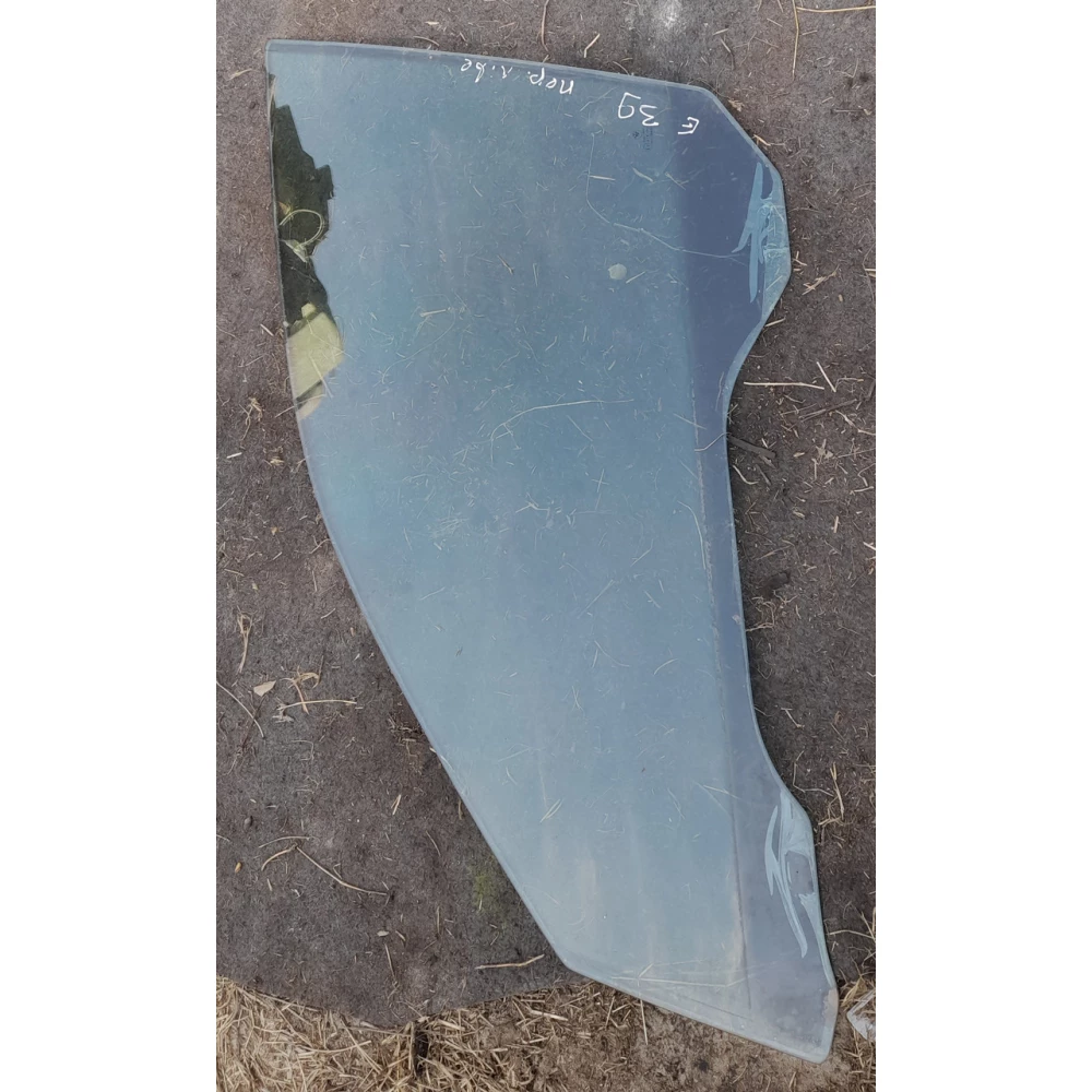 Переднее левое  скло BMW e39 43R000982