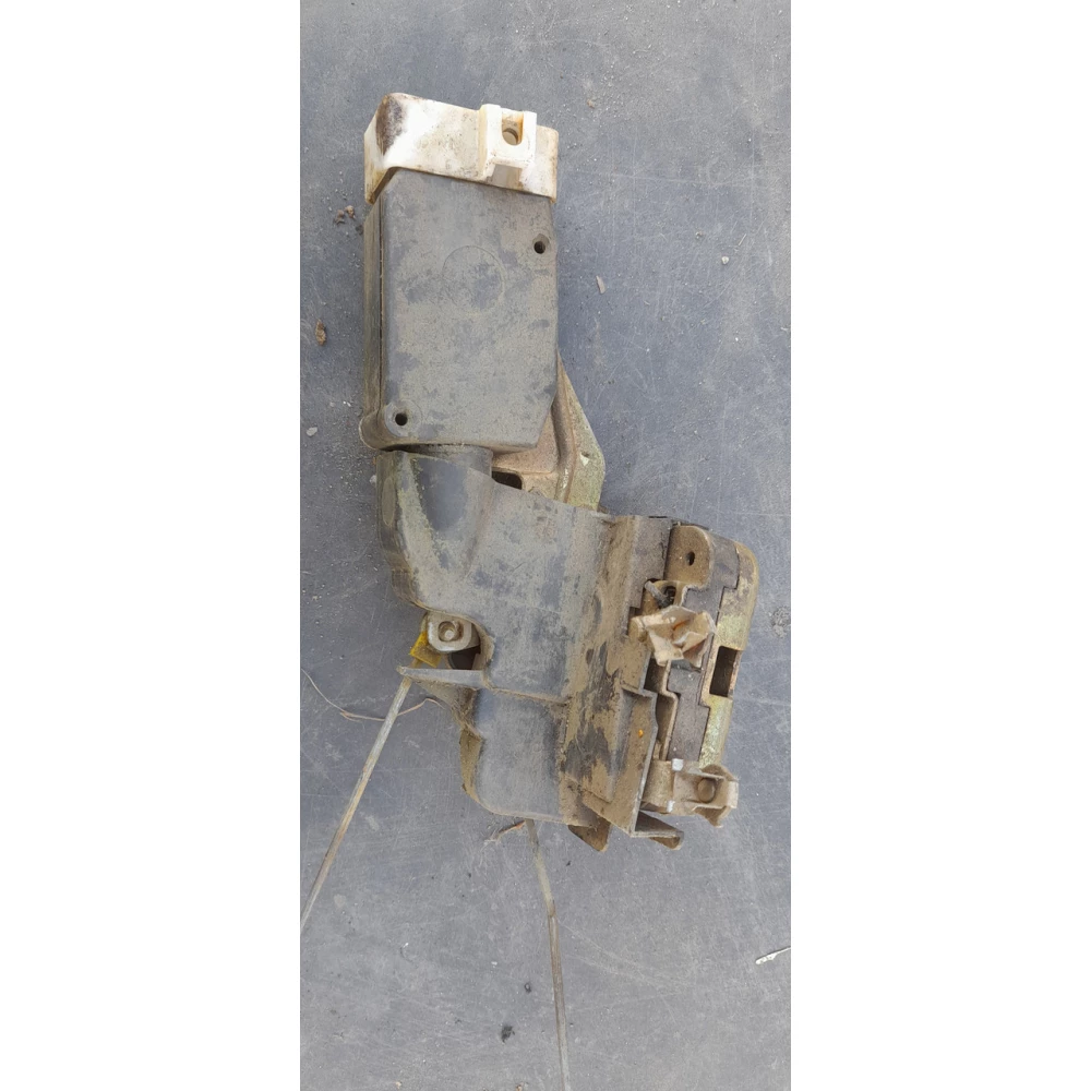 Замок  двери передний правий Volvo V40