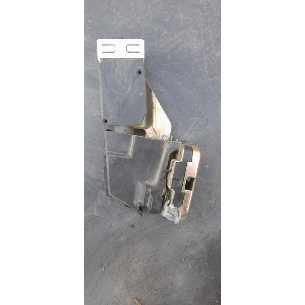 Замок двери правий Volvo v40