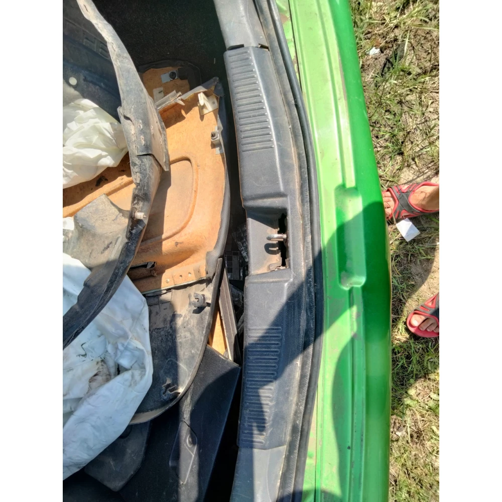 Пластик багажника Mazda 323F BA