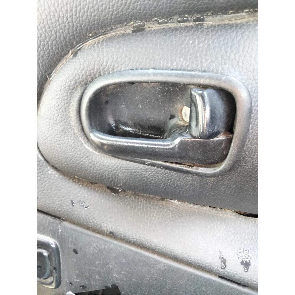 Ручка задней правой двери внутренняя Mazda 323F BA