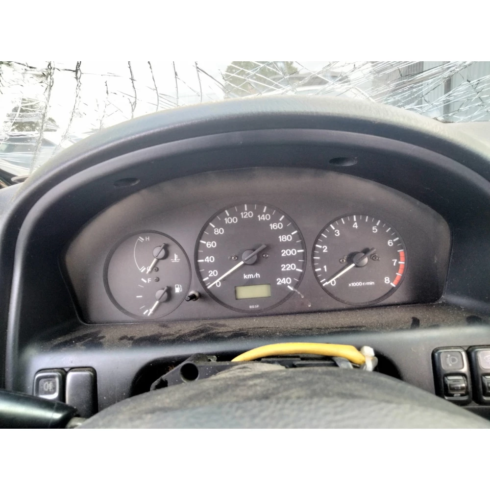 Приборная панель Mazda 323f BA 1.5