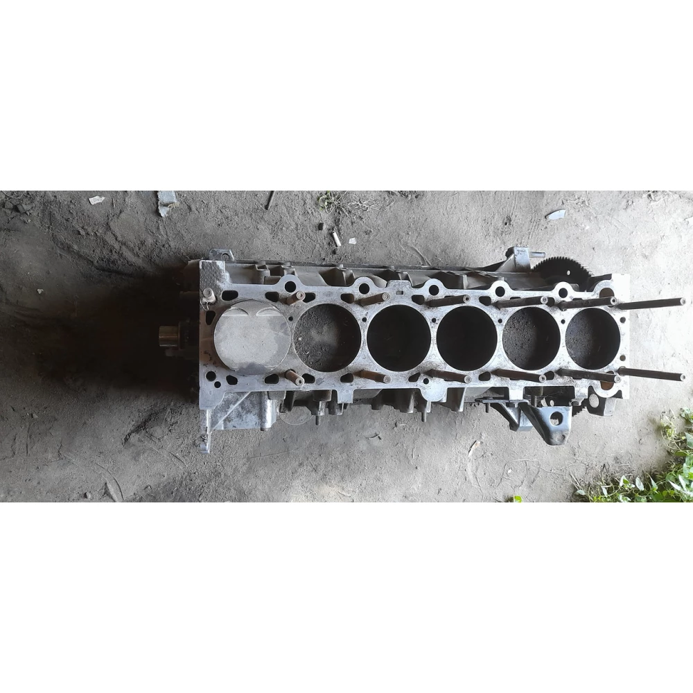 1748450 Блок циліндрів двигуна BMW E39 520i M52B20