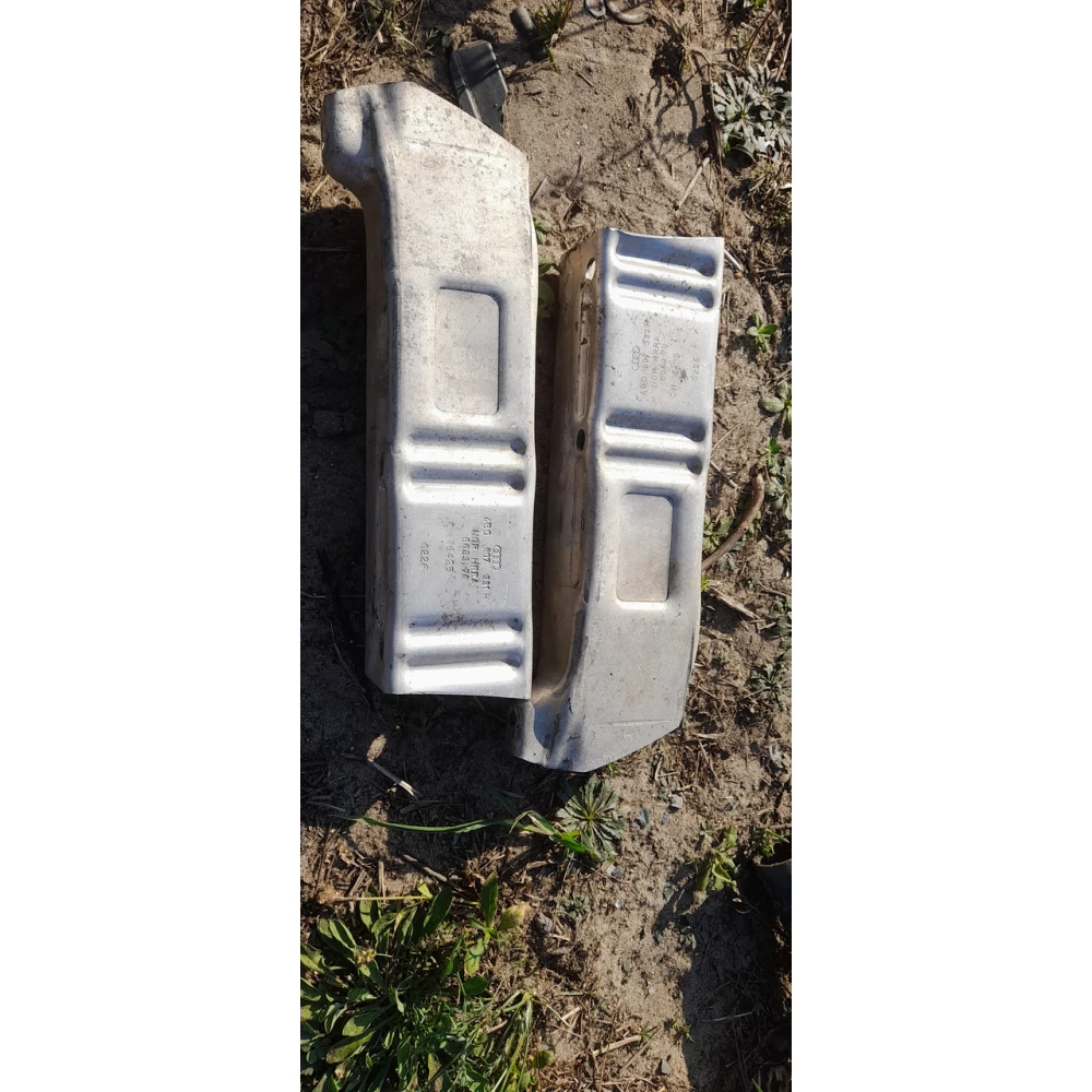 Усилитель бампера Audi  A4B5  4B0807331H