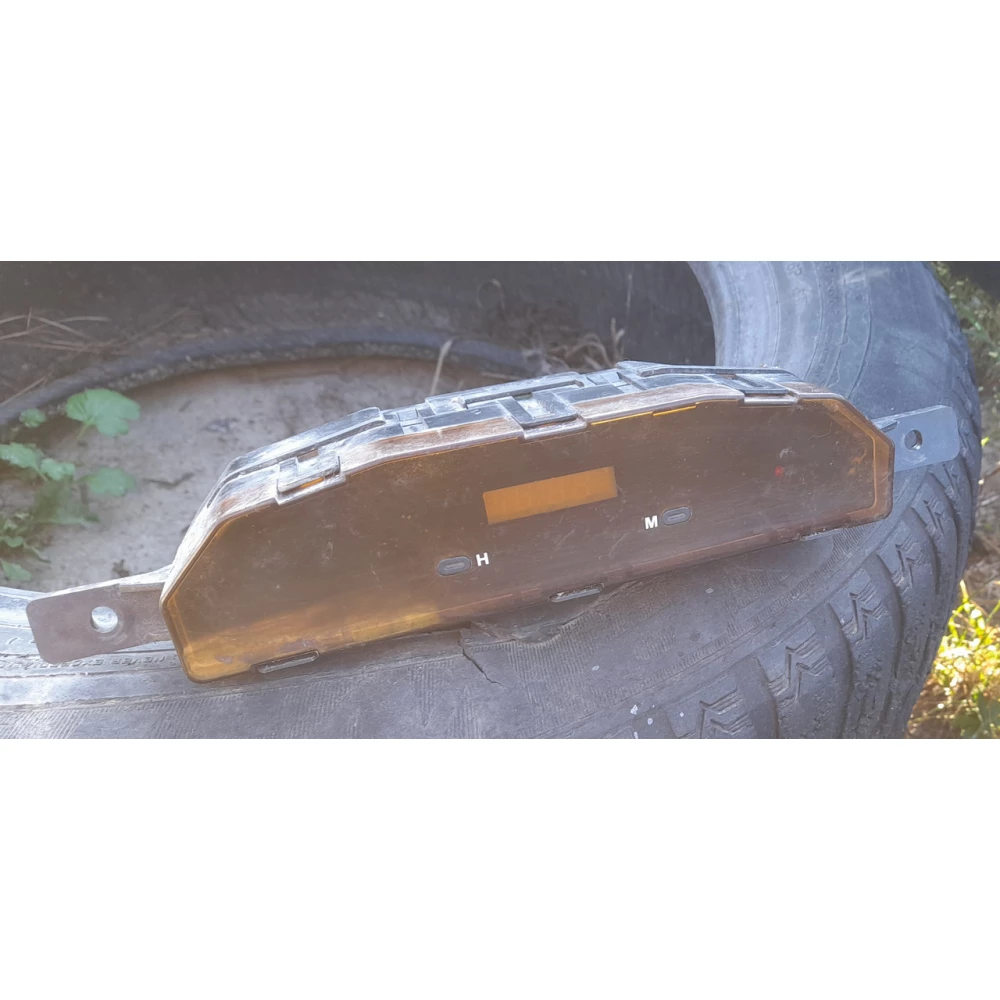 Годинник   в торпеду Daewoo  Nexia