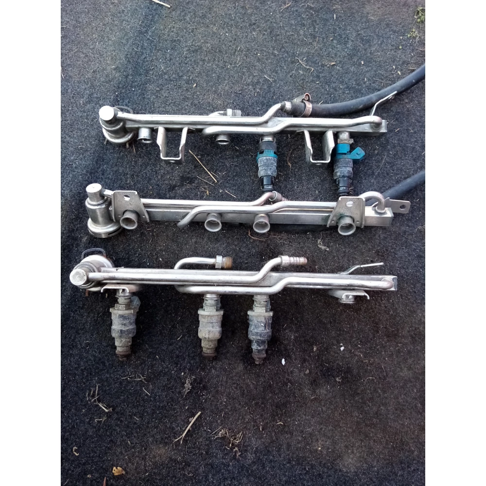 Топливная рейка Audi A4B5 1.8 050133681A