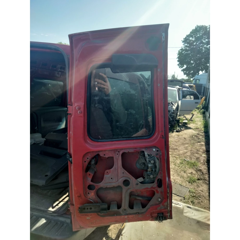 Задняя правая дверь багажника Opel Combo C