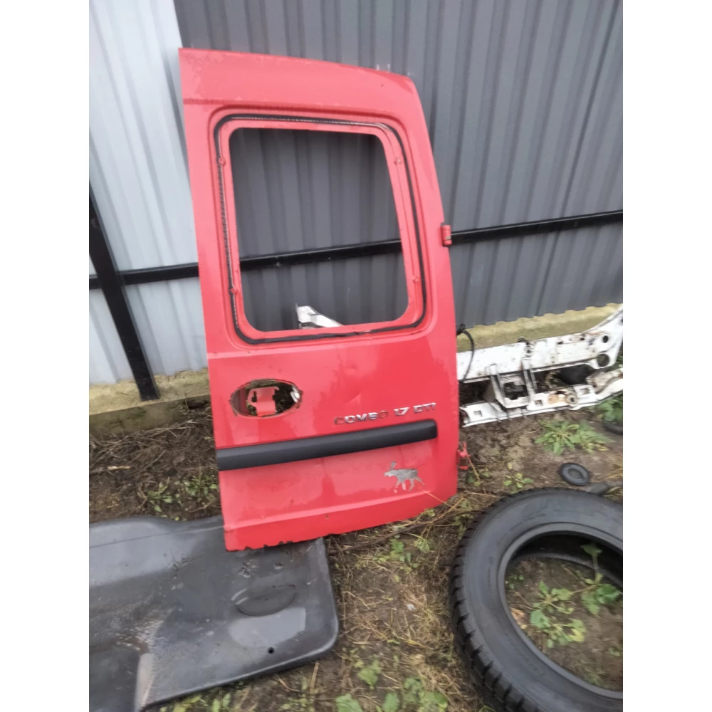Задняя правая дверь багажника Opel Combo C