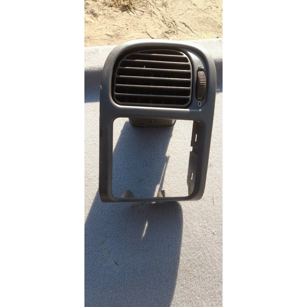 Левый воздуховод торпеды Volvo v40