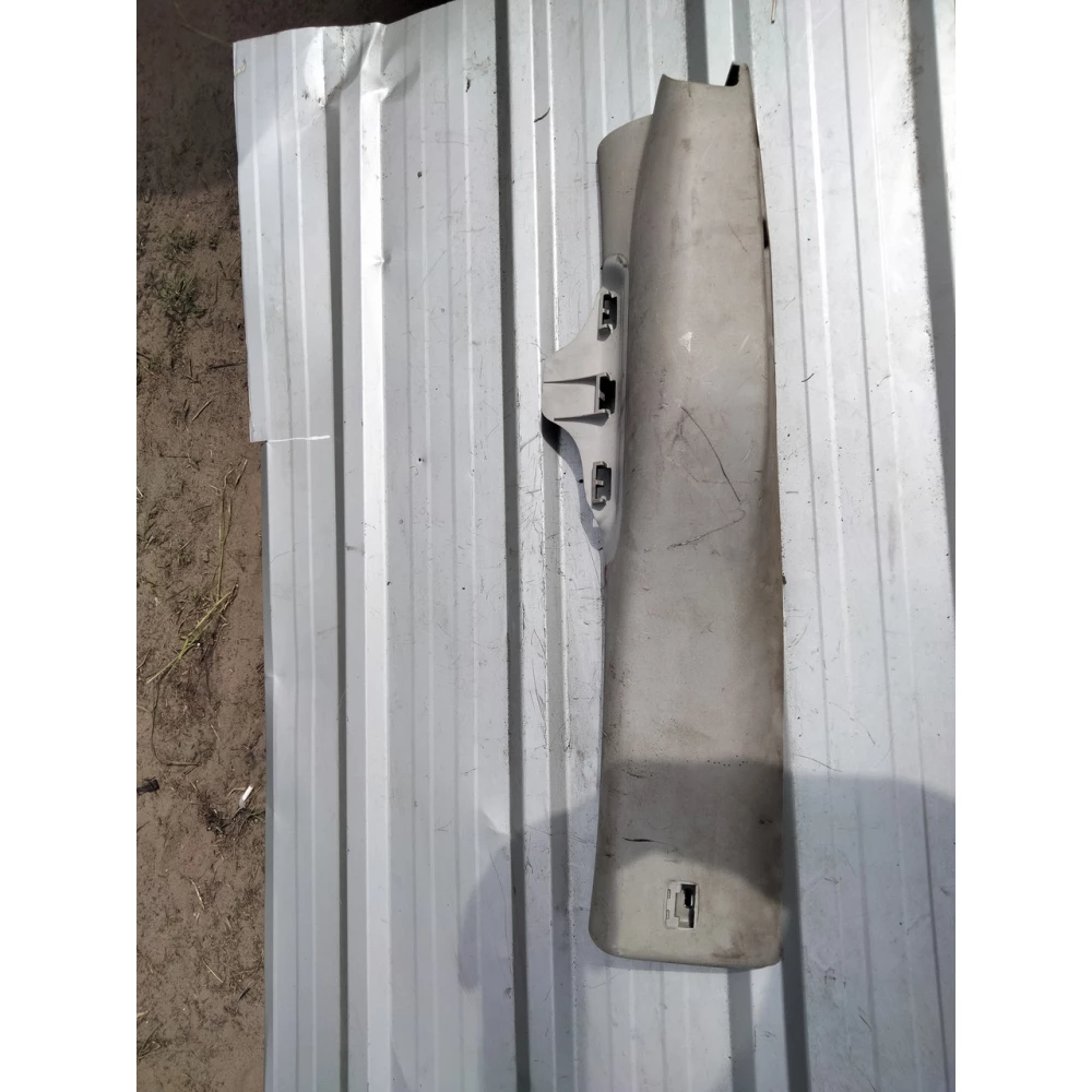 Обшивка салона передняя Opel Combo C 9184602 левая / правая