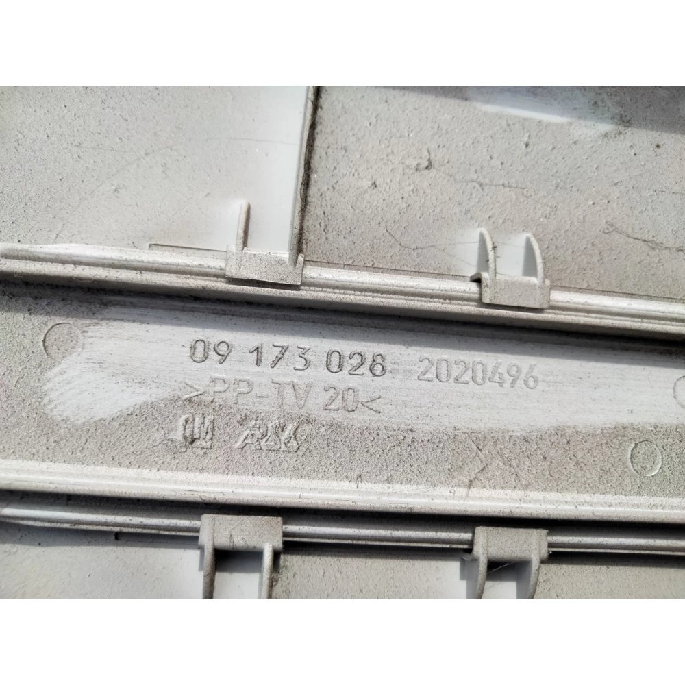 Накладка стойки верхняя Opel Combo C левая / правая 09173028