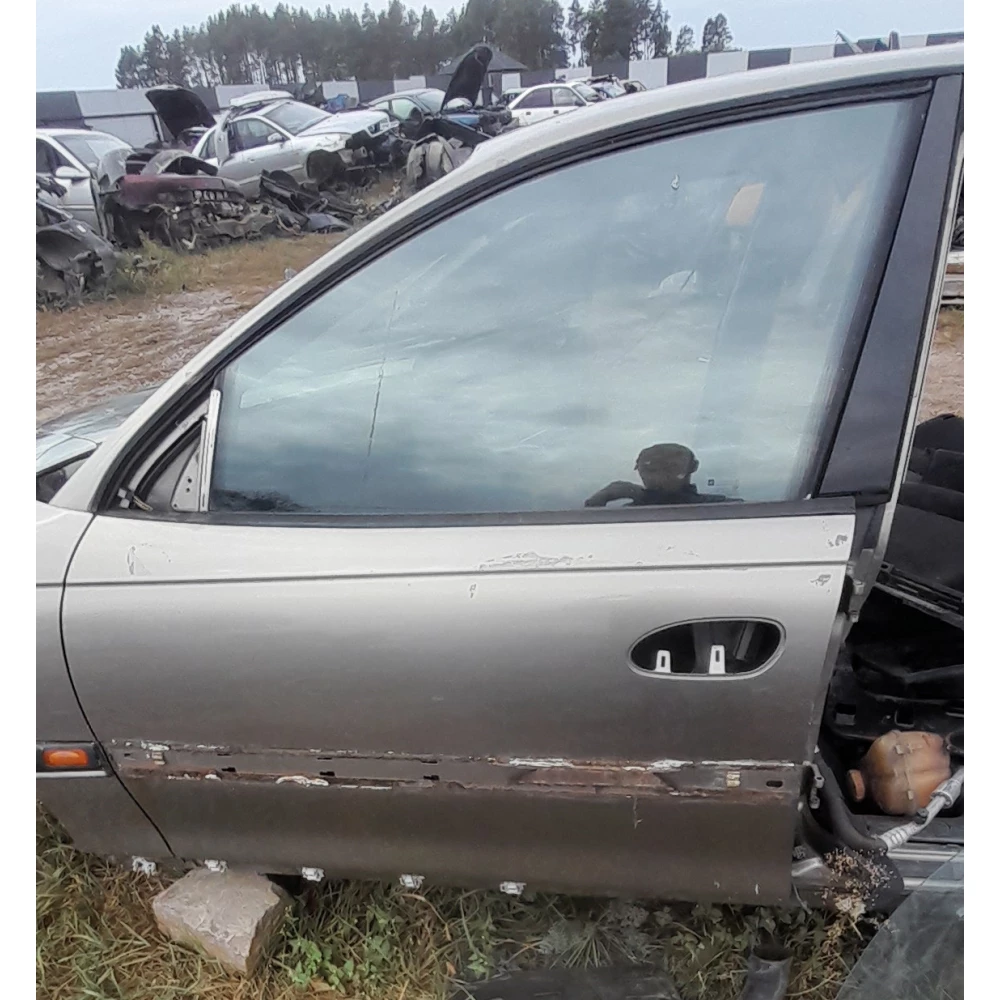 Передняя левая дверь Opel Omega B