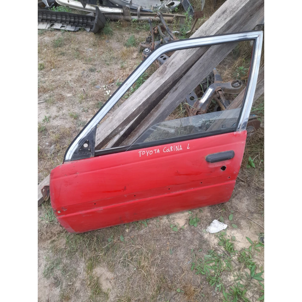 Передняя левая дверь Toyota Carina