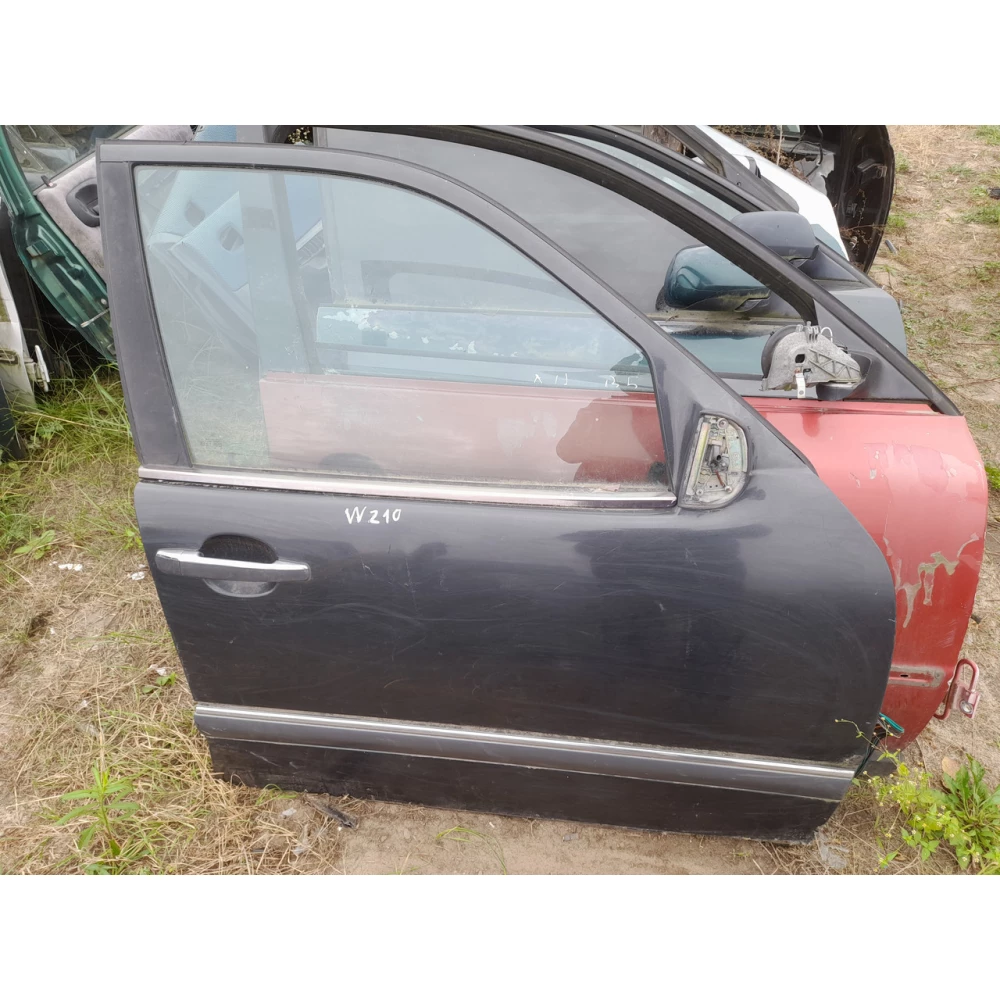 Передняя правая дверь  Mercedes  Benz w210