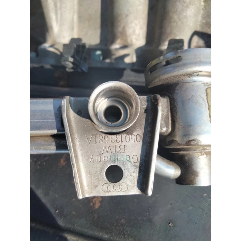 Audi a4 b5 1.6 топливная магистраль 050133681A